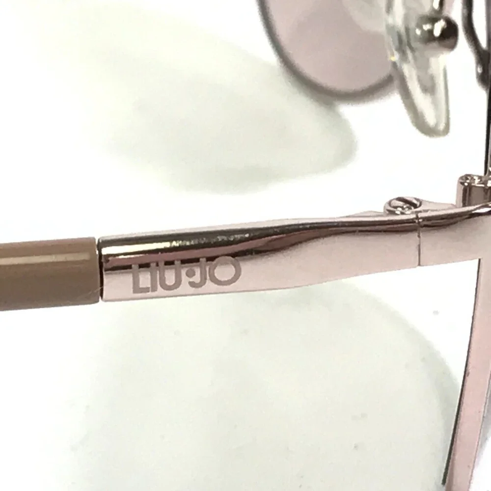 Liu Jo left lens